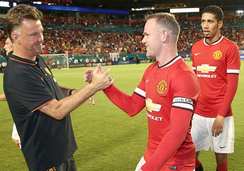 HLV Van Gaal tiet lo ly do xep Rooney da tien ve hinh anh