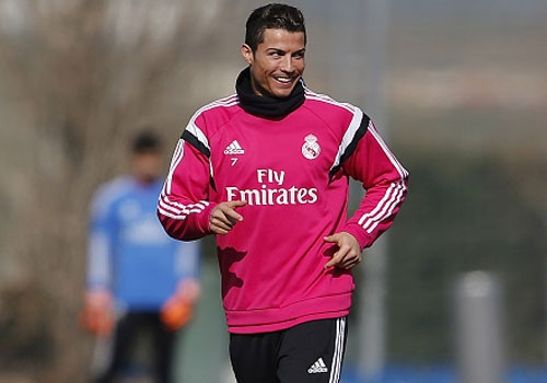 Ronaldo hao hung tap luyen sau khi giai han ban thang hinh anh