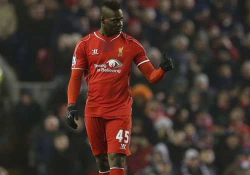 Diem tin: Balotelli xin do cu cua Suarez de lay may hinh anh