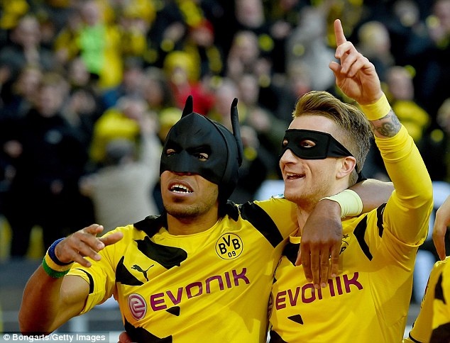 'Robin' Reus va 'nguoi doi' giup Dortmund thang dam Schalke hinh anh