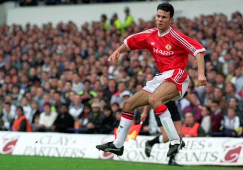 Tron 24 nam ngay Ryan Giggs choi tran dau cho M.U hinh anh