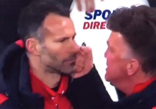 Ryan Giggs khong an mung ban thang cua Ashley Young hinh anh