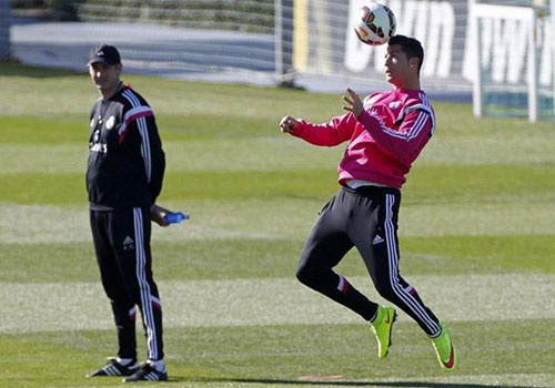 Man trinh dien ky thuat cua Ronaldo va Modric hinh anh