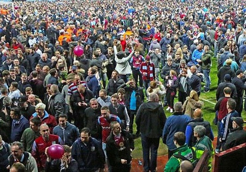 CDV Aston Villa gay nao loan o tu ket cup FA hinh anh