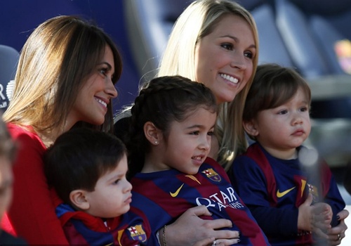 Sao Barca khoe con o tran soan ngoi dau cua Real hinh anh