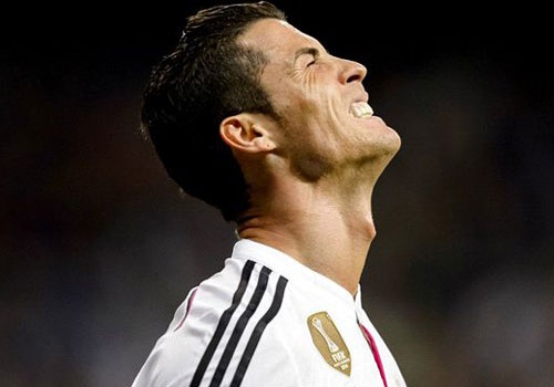 Ronaldo tuyen bo khong tra loi phong van den cuoi mua hinh anh