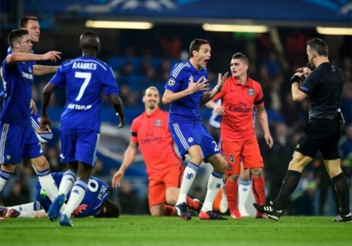 Chelsea bi loai khoi cup C1: Cai chet khong the bao chua hinh anh