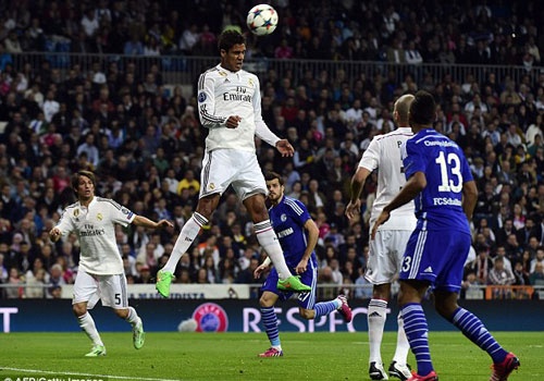 Bi loai khoi Champions League, Chelsea muon gia co hang thu hinh anh