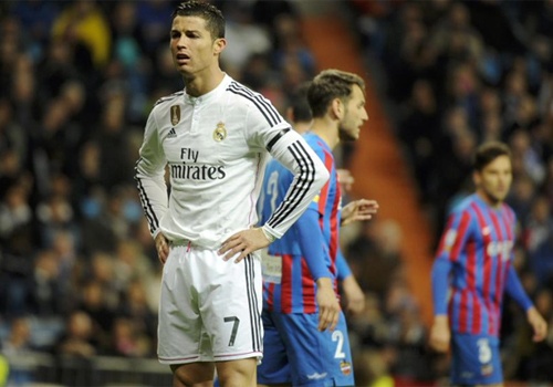 HLV Ancelotti phu nhan Ronaldo khong vui khi Bale ghi ban hinh anh