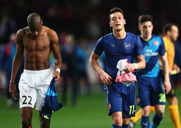 Thang Monaco 2-0, Arsenal van bi loai khoi Champions League hinh anh