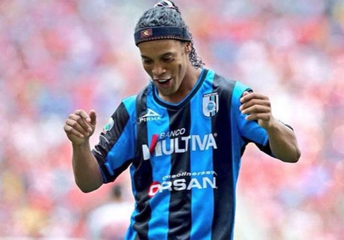 Ronaldinho gay an tuong voi pha da phat goc ky thuat hinh anh