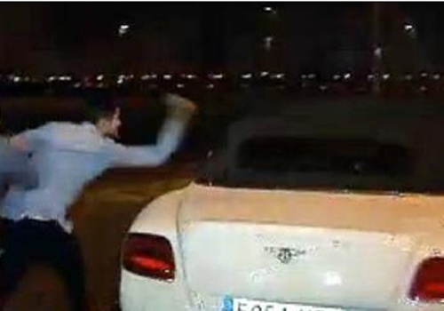 Fan Real tuc gian chan xe cua cau thu hinh anh