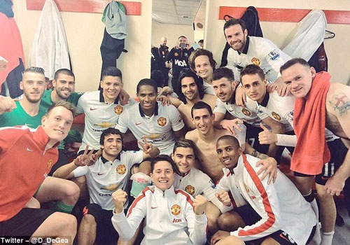 Dan sao M.U khoe anh an mung chien thang truoc Liverpool hinh anh