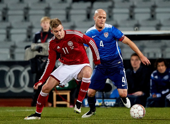 Ba ban thang cua Bendtner cho DT Dan Mach hinh anh