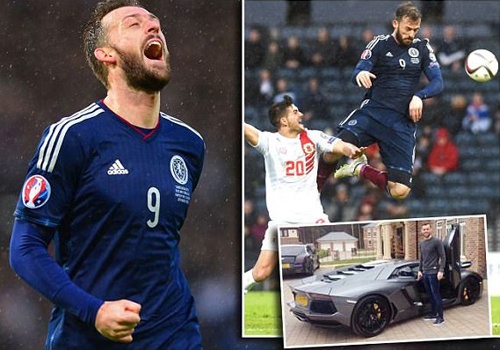 Sao Ngoai hang Anh lap hat-trick sau khi mua Lamborghini hinh anh