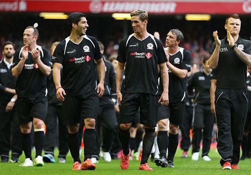 Torres, Suarez da cap trong ngay dan sao Liverpool hoi ngo hinh anh