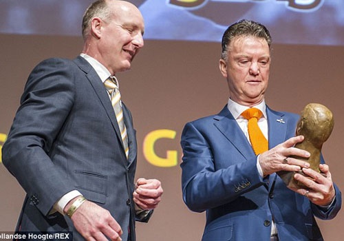 HLV Van Gaal lan dau duoc vinh danh tu khi dan dat M.U hinh anh