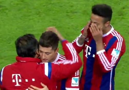 Alcantara lan dau tro lai san co sau khi binh phuc chan thuong hinh anh