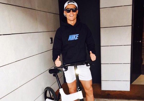 Ronaldo khuyen fan di xe dap de ren the luc hinh anh