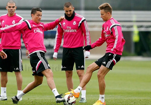 Ronaldo khien hau ve tre Llorente be mat hinh anh