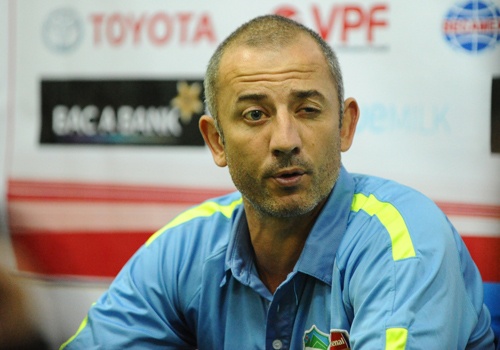 HLV Graechen: 'SLNA the hien quyet tam cao hon HAGL' hinh anh