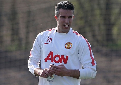 M.U tra tien de Van Persie ra di hinh anh