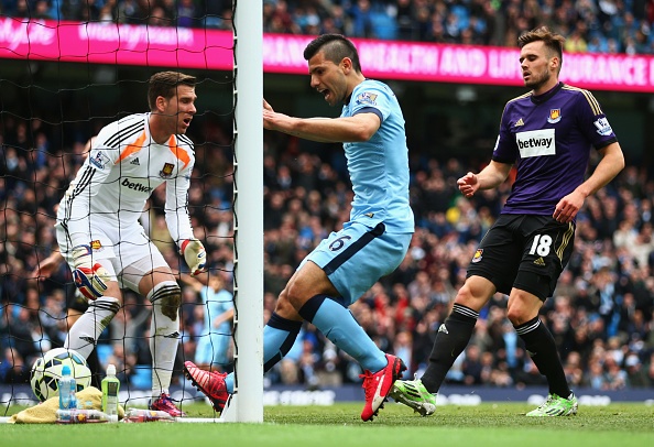 Man City 2-0 West Ham: Aguero dan dau cuoc dua vua pha luoi hinh anh
