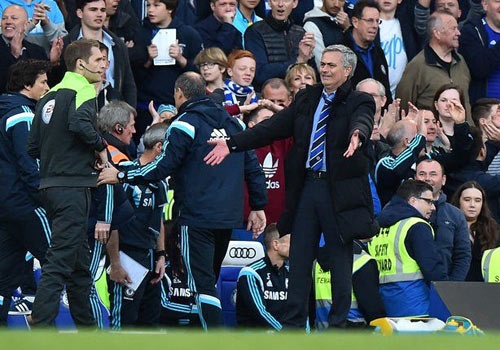 HLV Mourinho thich cach Chelsea danh bai M.U hinh anh
