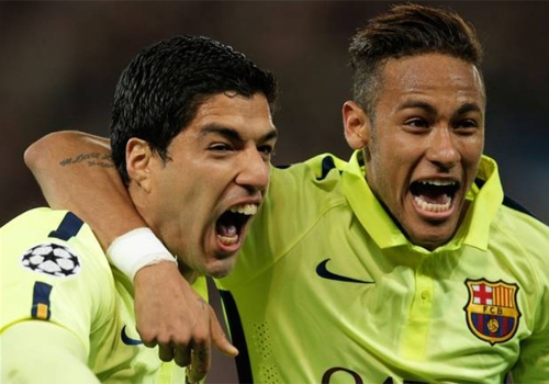 Neymar thuc dau goi treu dua Suarez hinh anh