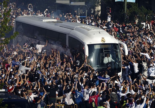 Nguoi ham mo Real do ra duong co vu thay tro Ancelotti hinh anh