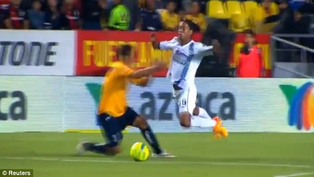 Ronaldinho bay nguoi nga an va hinh anh