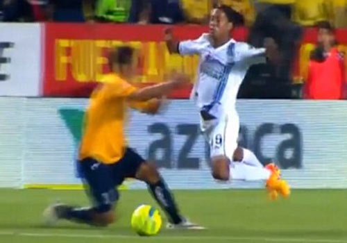 Ronaldinho bay nguoi nga an va hinh anh