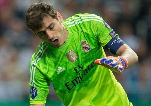 Diem tin: Iker Casillas phan ung voi fan Real hinh anh
