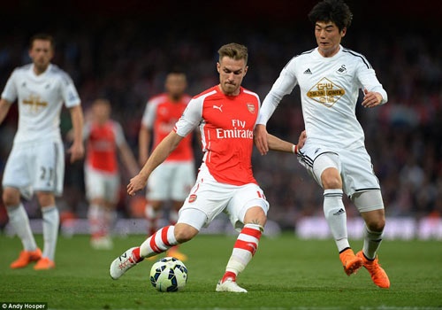 Thua Swansea 0-1, Arsenal kho hy vong gianh ngoi a quan hinh anh