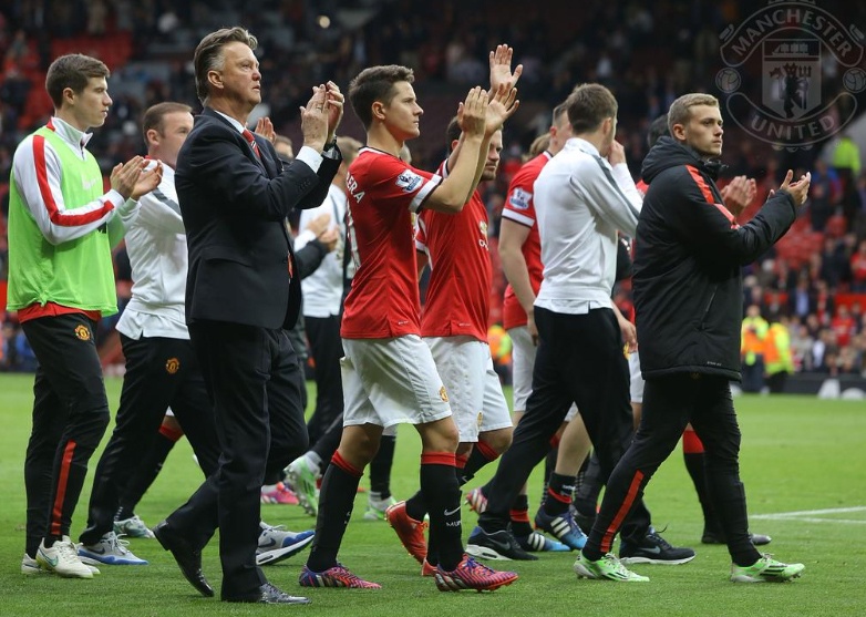 Thay tro HLV Van Gaal tri an nguoi ham mo M.U hinh anh