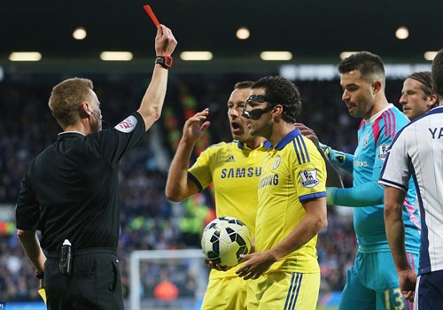 Fabregas nhan the do hai huoc o tran Chelsea thua 0-3 hinh anh