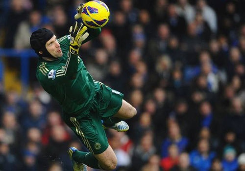 M.U no luc dut diem som vu Petr Cech hinh anh