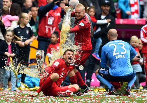 Bayern tam bia mung chuc vo dich Bundesliga hinh anh