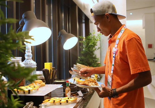 U23 Viet Nam dong quan tai thien duong an uong o Singapore hinh anh