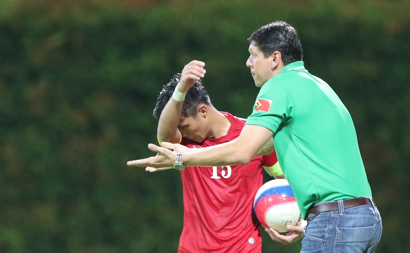 HLV Dong Timor choc tuc doi truong U23 Viet Nam hinh anh