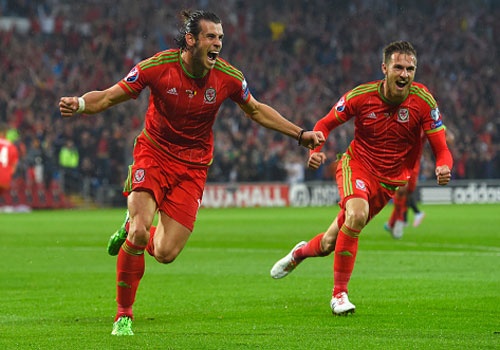 Gareth Bale ghi ban giup DT xu Wales vuot qua tuyen Bi hinh anh