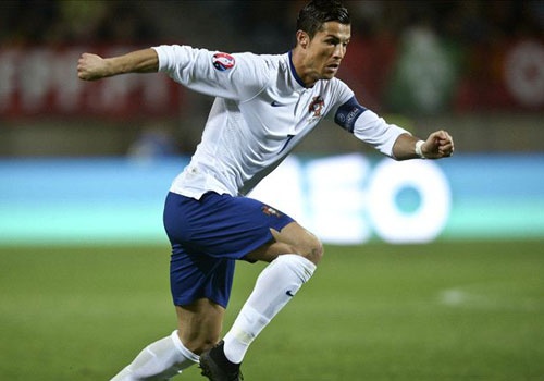 Ronaldo lap hat-trick giup Bo Dao Nha thang 3-2 hinh anh