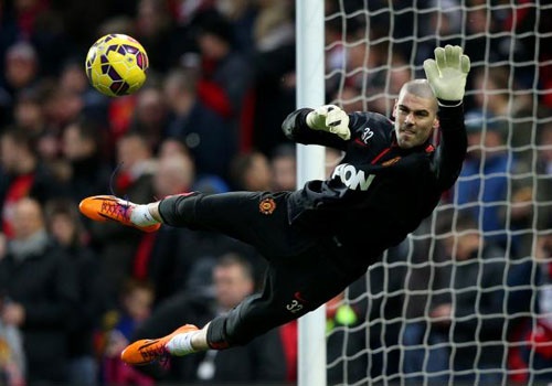 Victor Valdes san sang thay the De Gea o M.U hinh anh