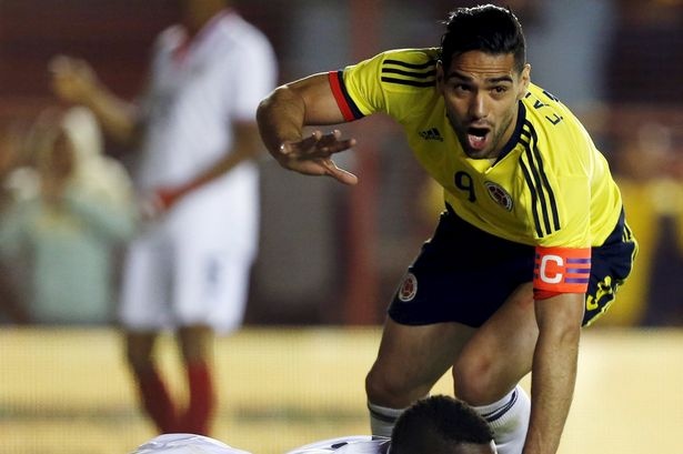 Chuyen nhuong 27/6: Chelsea dung 3 sao tre de muon Falcao hinh anh