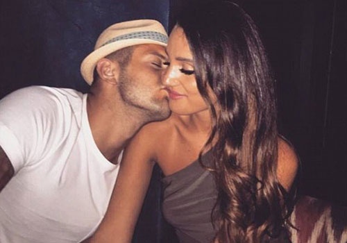 Jack Wilshere hon ban gai moi say dam hinh anh