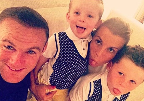 Wayne Rooney khoe anh ben vo va quy tu hinh anh