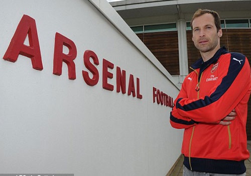 Fan Chelsea doa giet Petr Cech khi gia nhap Arsenal hinh anh