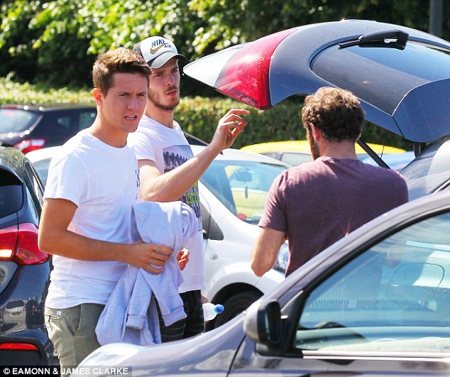 Khong ban tam vu den Real, De Gea di mua sam o Manchester hinh anh