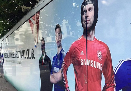 Petr Cech van xuat hien trong quang cao cua Chelsea hinh anh