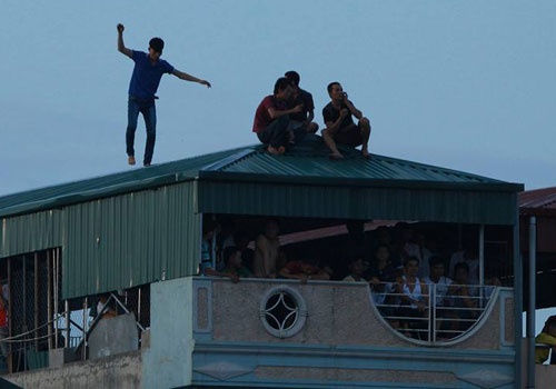 CDV Thanh Hoa mao hiem tinh mang xem doi nha thang HAGL 2-1 hinh anh